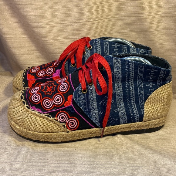 Handmade brocade/embroidered slipon burlap booties - Picture 4 of 16